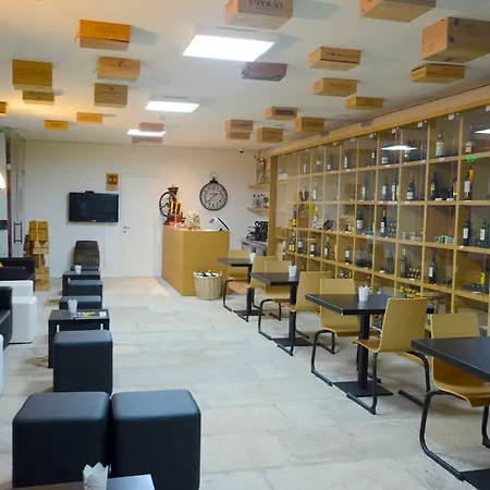 ホテル Design & Wine 4*