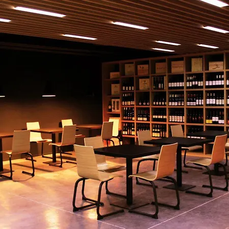 Design & Wine ホテル カミーニャ